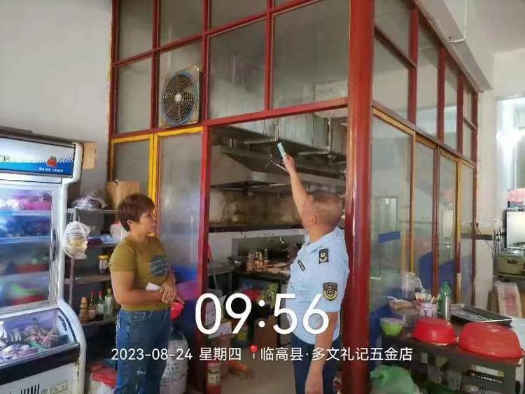 临高县市监局开展辖区餐饮油烟专项行动