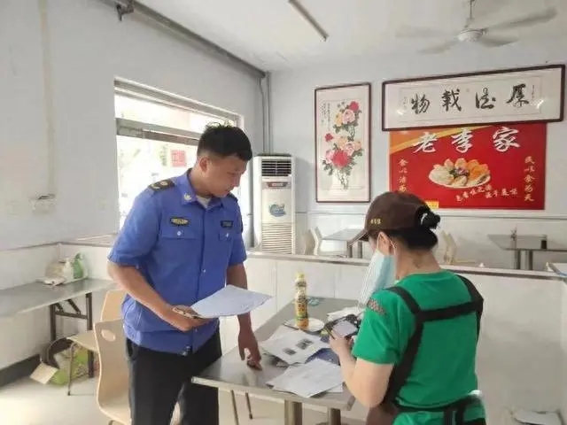 彭李街道执法中队三举措推进餐饮油烟整治行动