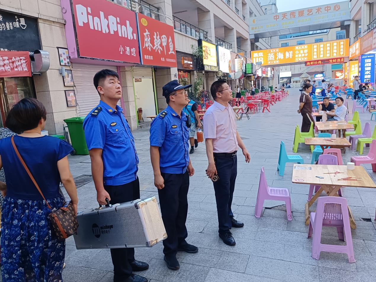淇滨区城市管理局开展餐饮油烟专项整治行动
