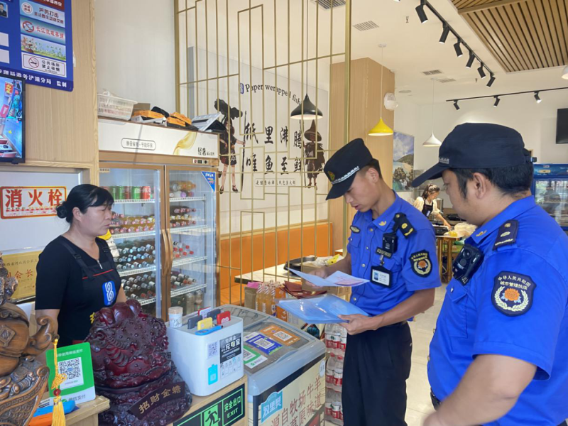 西安国际港务区城管局两举措开展油烟污染执法宣传行动