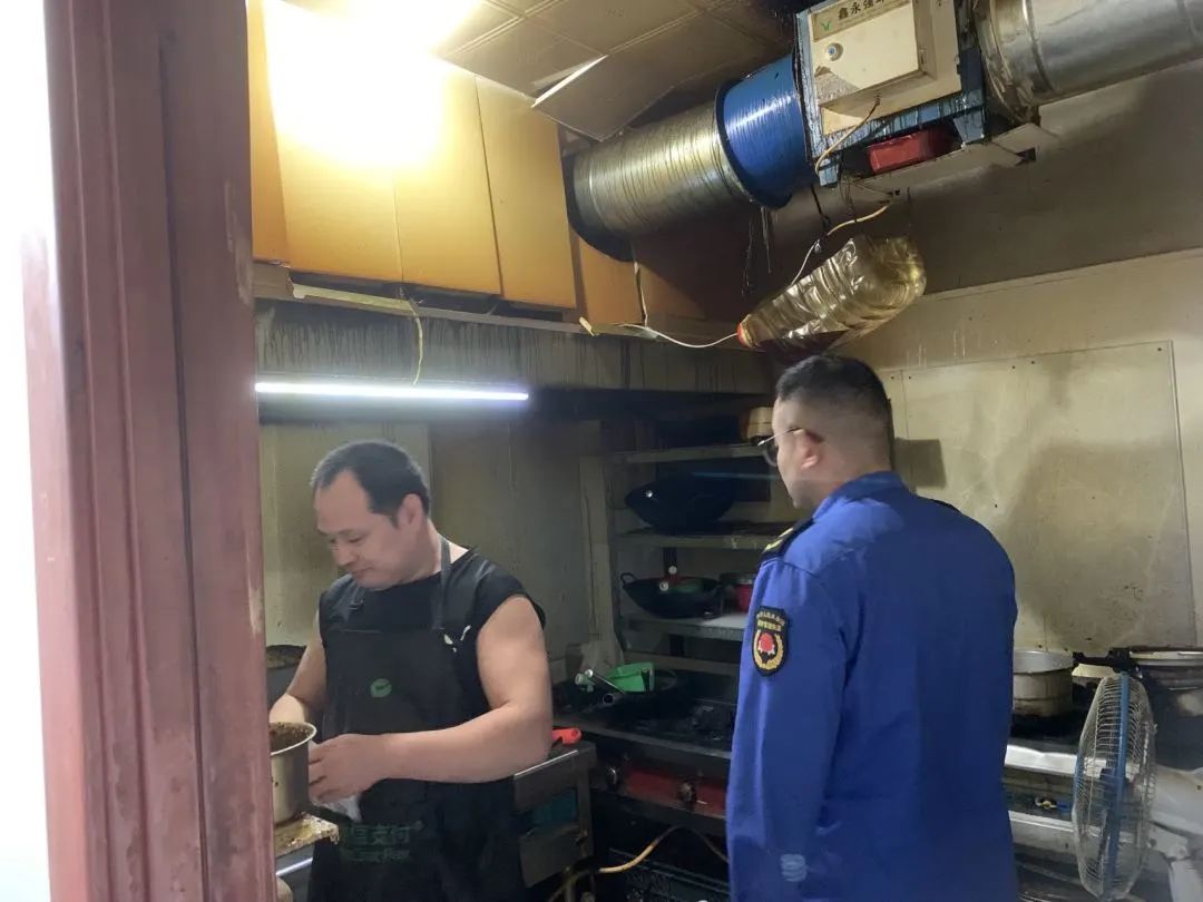 潍坊经济开发区综合行政执法局开展辖区餐饮门店全方位、地毯式排查