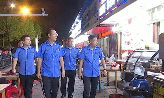 潜江市城管执法支队开展油烟净化设施大检查