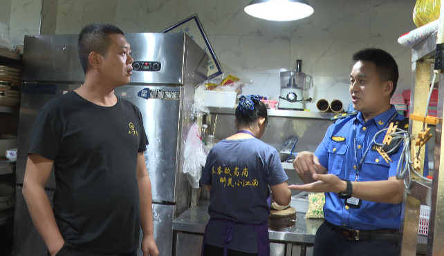 中方县城管执法局开展餐饮油烟专项执法检查行动