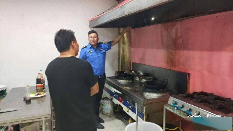 大张楼镇开展餐饮油烟专项治理活动
