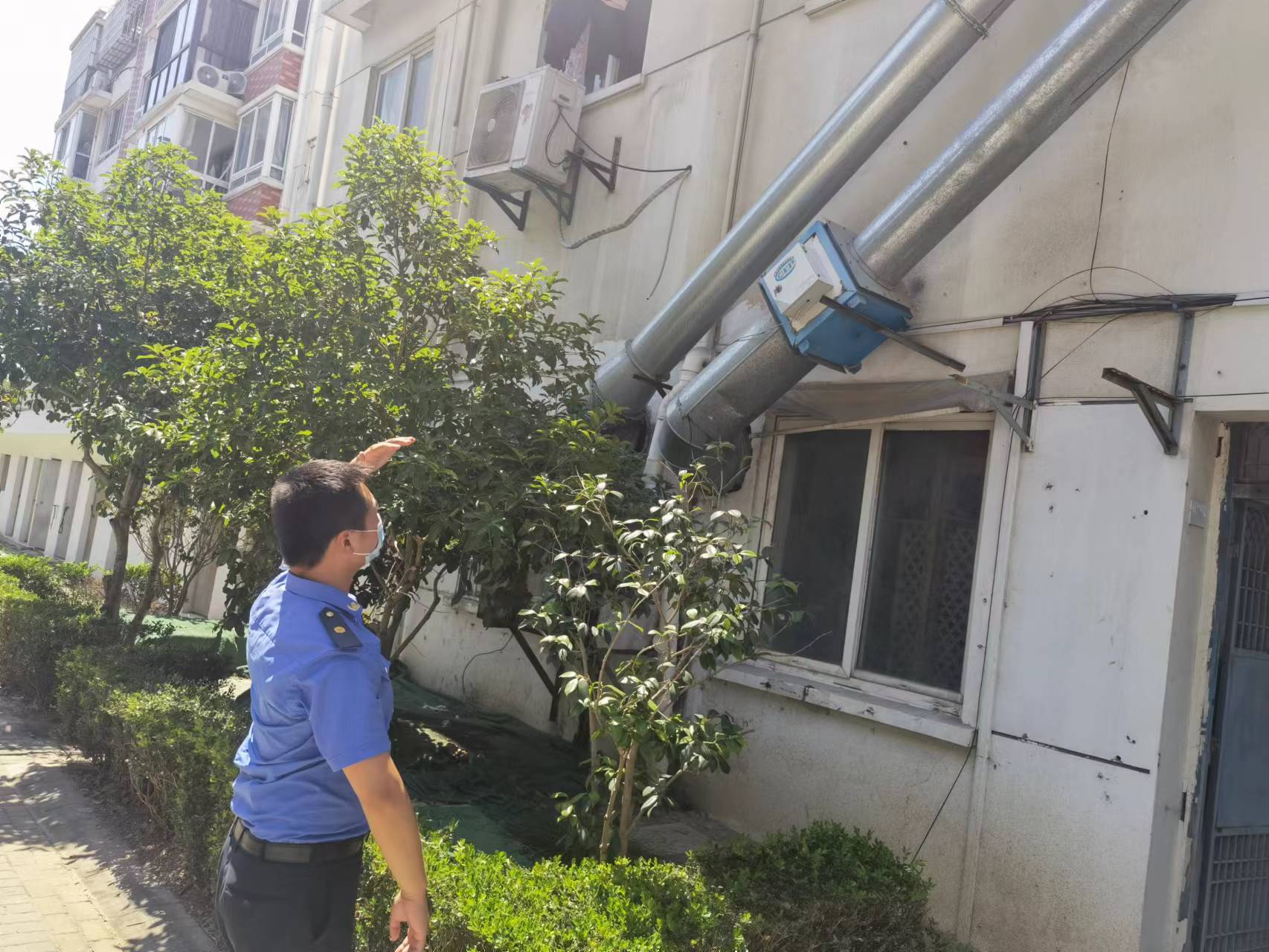 大云中队多措并举推进餐饮油烟专项整治行动