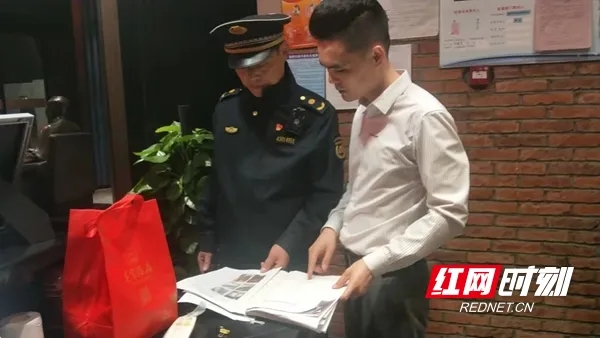 通泰街中队开展辖区餐饮门店油烟专项排查整治行动