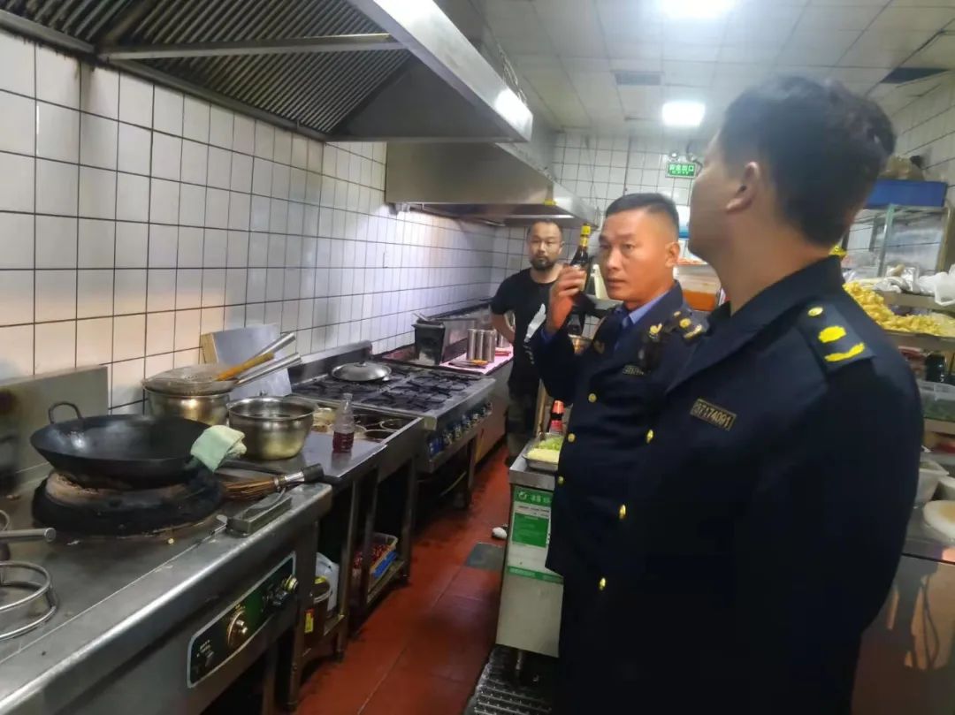 成武县综合行政执法局三举措开展餐饮油烟专项整治行动