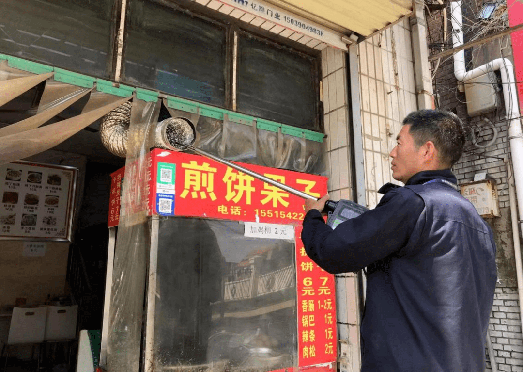 禹王台区环委会攻坚办开展油烟净化问题排查