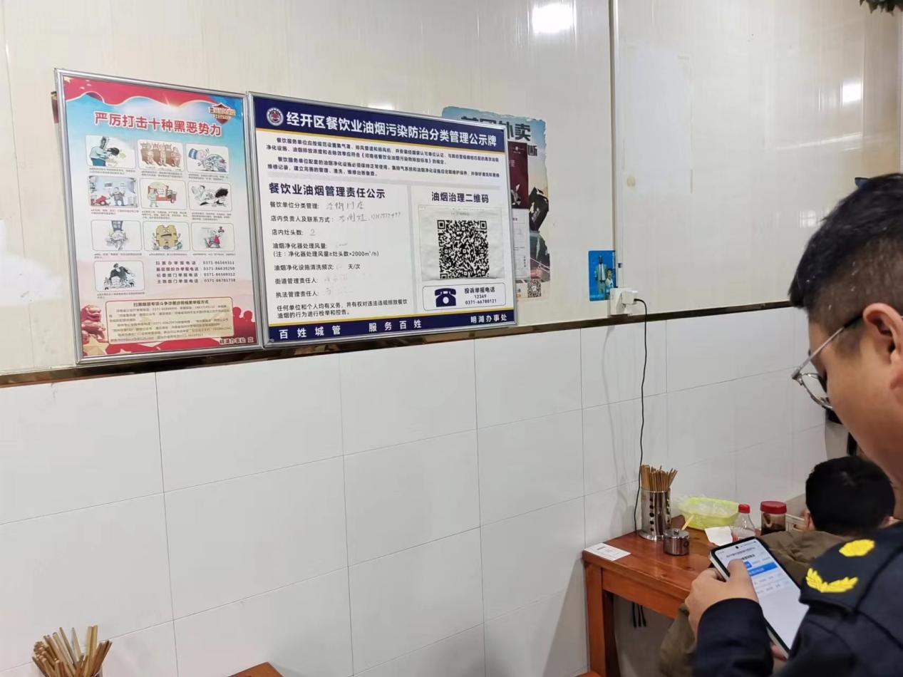 明湖办事处开展辖区内餐饮油烟专项整治行动