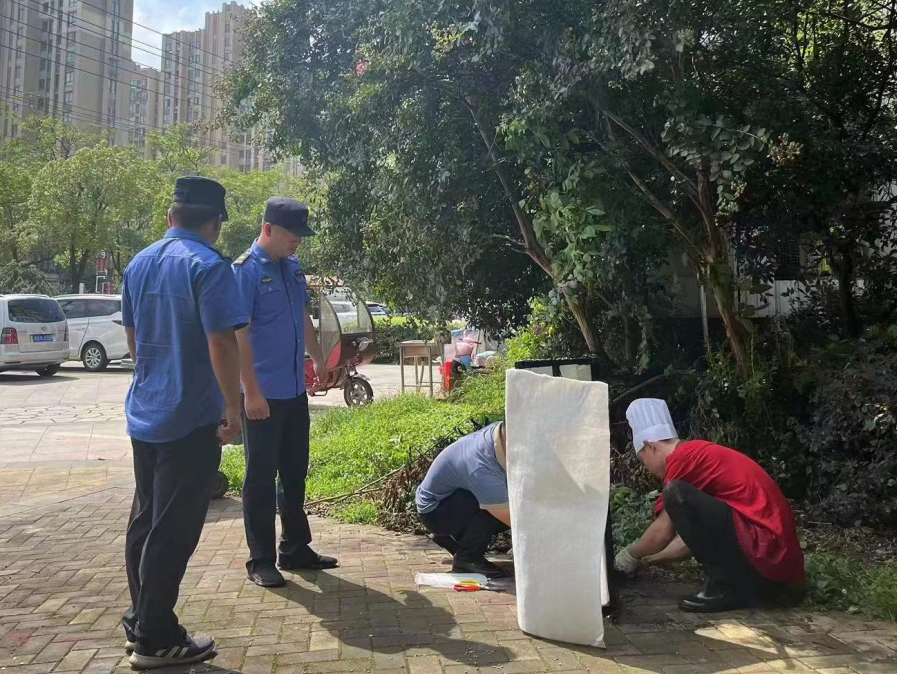 新城办开展油烟扰民整治行动