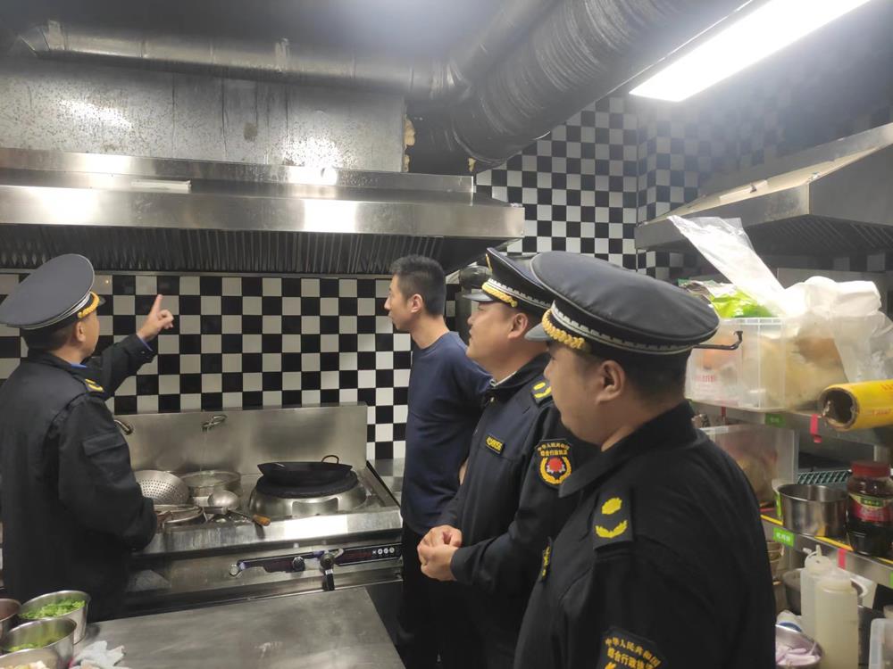 柘城县行政执法局开展餐饮油烟治理以及问题整改“回头看”工作