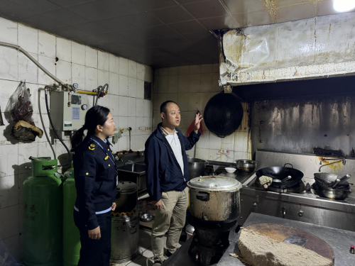 滇池度假分局开展专项餐饮油烟执法宣传活动