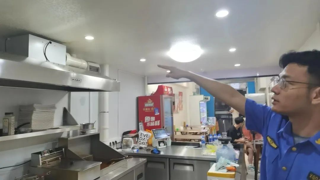 洛江区城市管理局三举措严抓餐饮油烟整治