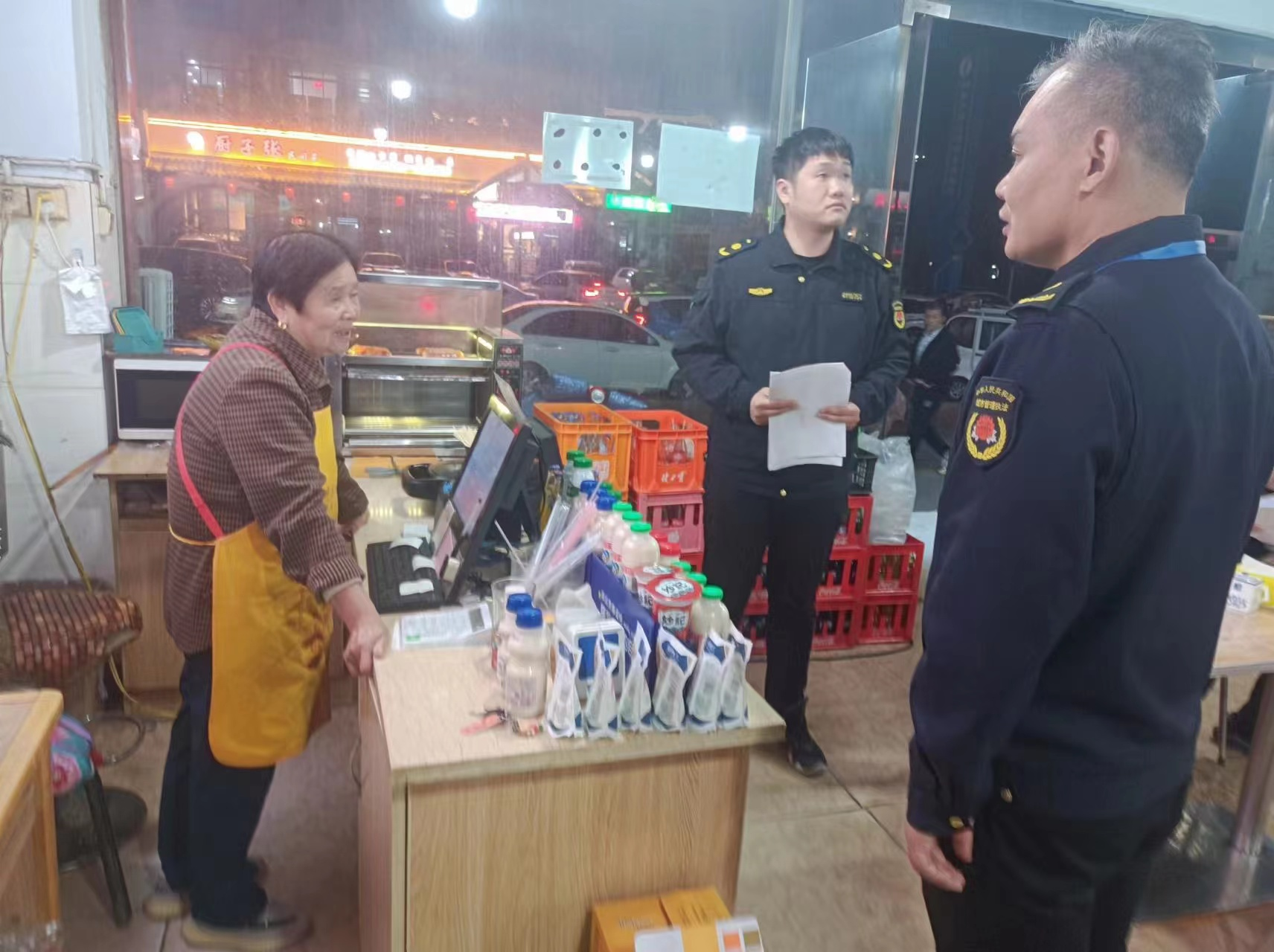 许昌市城市管理执法支队开展餐饮油烟专项检查整治工作