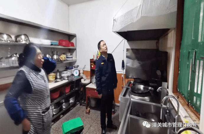 太要执法中队开展镇容镇貌、餐饮油烟齐抓共管