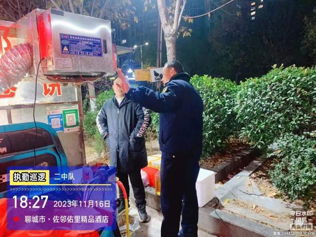 东昌府区综合行政执法局开展冬季餐饮油烟污染专项整治行动
