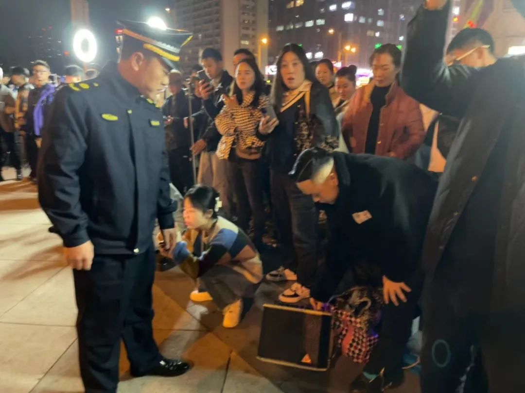 兰花都街道开展油烟噪声专项整治行动