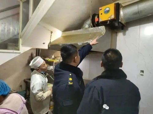 巨野县综合行政执法局开展餐饮油烟专项整治工作