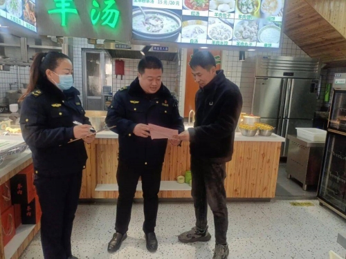 小营街道市场监管所开展餐饮油烟专项整治