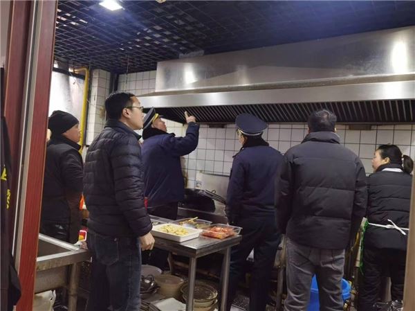 圃田乡多部门联合开展油烟排放专项整治行动