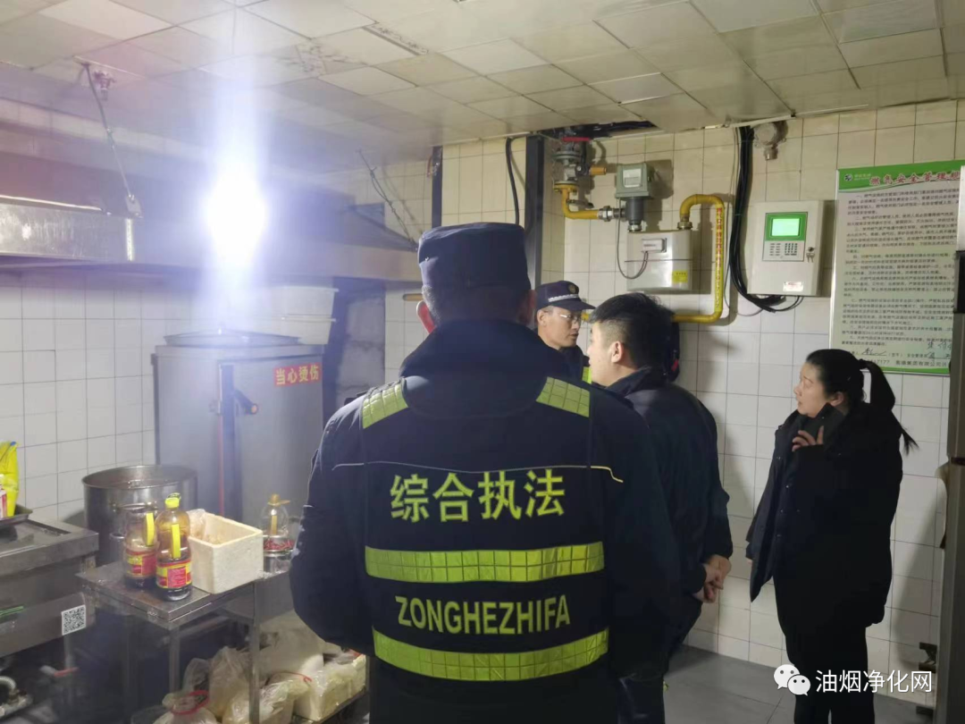 沂南县综合行政执法局开展城区餐饮油烟专项集中检查行动