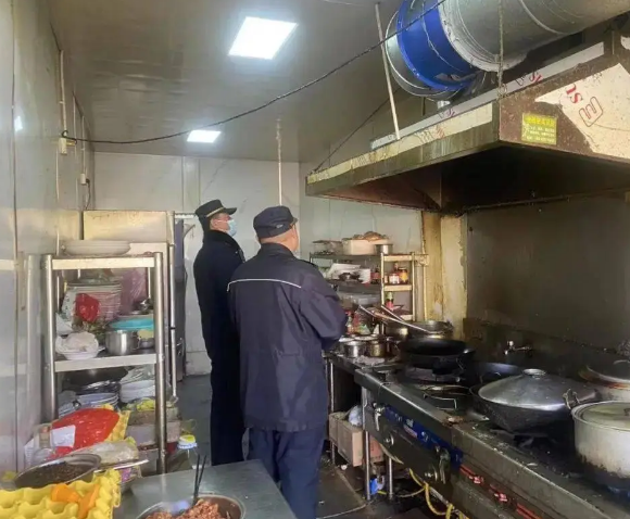 禹会区城市管理局三举措开展油烟治理排查整治行动
