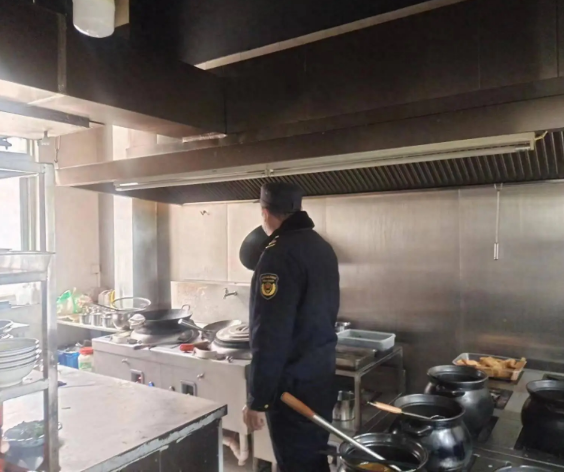 乔楼镇开展辖区内110余家餐饮场所油烟整治