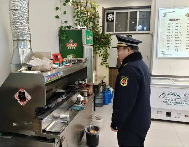 同和执法中队开展餐饮行业油烟污染严格监督