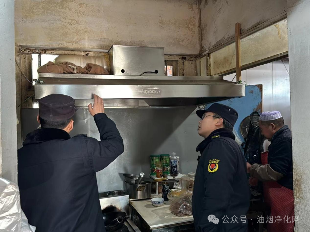 昌河街道城管中队三举措开展餐饮行业油烟污染专项整治工作