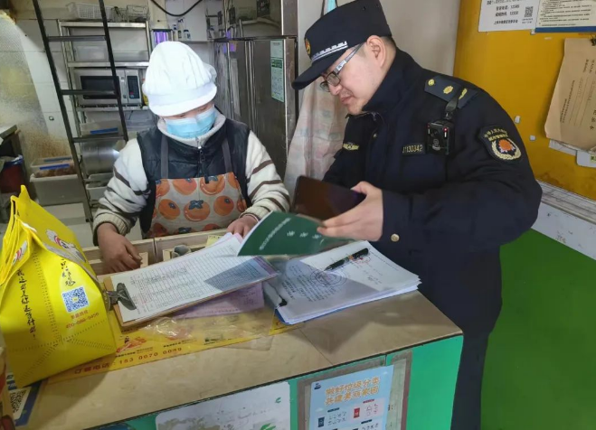 泗泾镇综合行政执法队开展餐厨废弃油脂专项执法检查