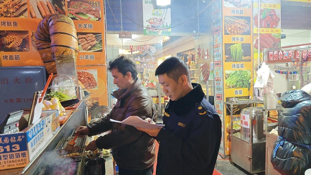 新邵县城管局开展为期一周的餐饮油烟污染摸排整治行动