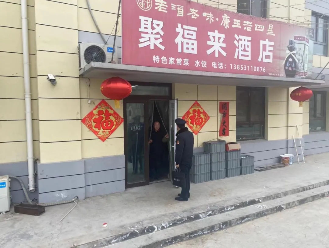 马山执法中队开展餐饮油烟烧烤专项整治行动