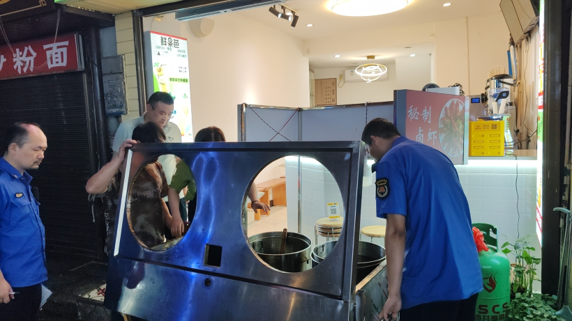 寿星街社区开展餐饮服务业油烟污染专项整治工作