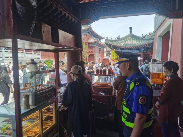 鼓楼区多部门联合开展餐饮油烟专项治理行动