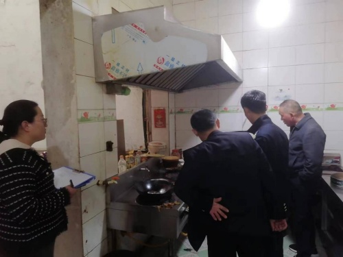 响导乡开展餐饮油烟扰民专项整治排查行动