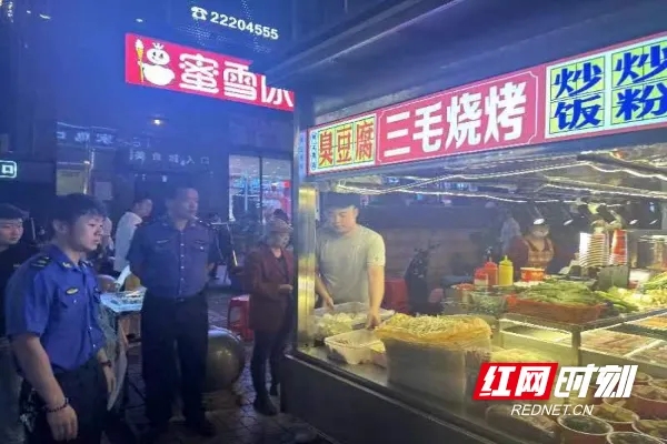 天元城管开展餐饮油烟整治行动