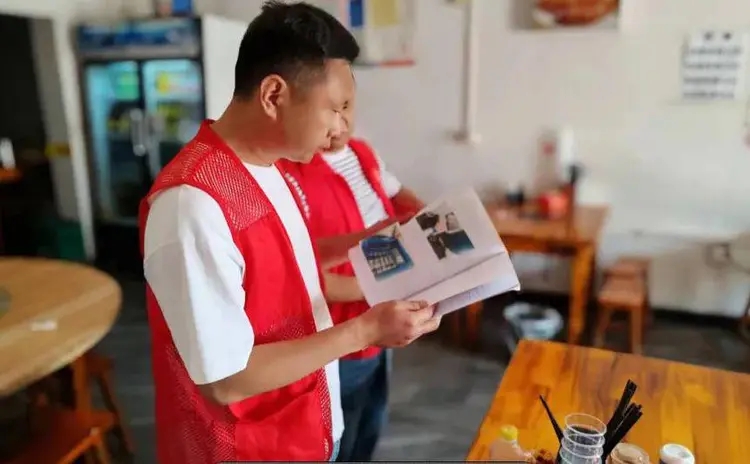 刘砦社区开展餐饮门店油烟排查整治行动