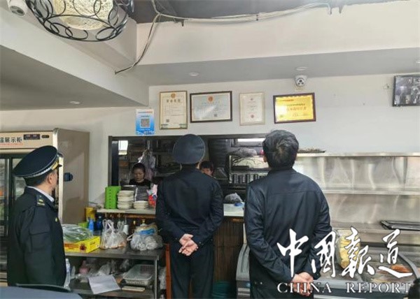 双山街道多部门联合开展餐饮油烟问题专项检查整治
