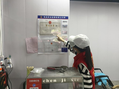 湖畔社区开展辖区餐饮门店油烟净化专项排查工作