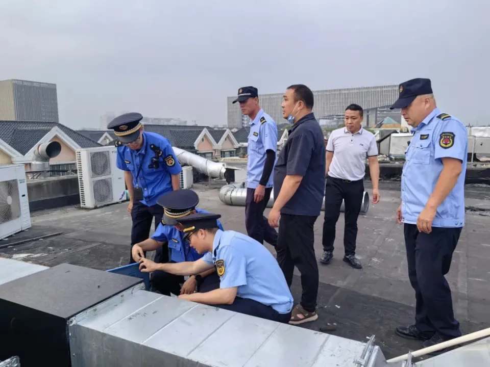 青浦区多部门联合开展餐饮油烟专项联合执法行动