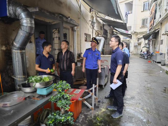 仑苍镇开展餐饮油烟整治专项行动