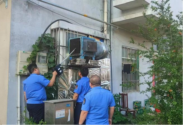 鹤壁经开区综合执法大队开展环境秩序集中整治攻坚行动