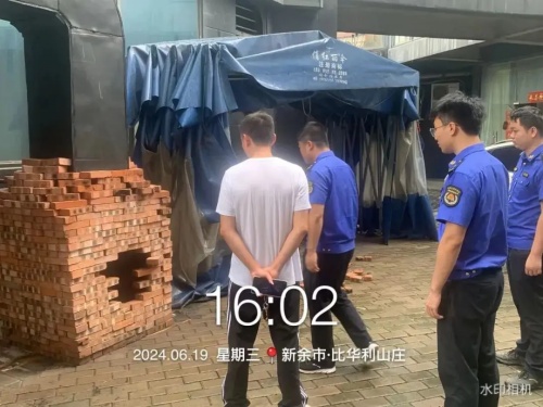 仰天岗办事处开展沿街餐饮店油烟排放整治工作