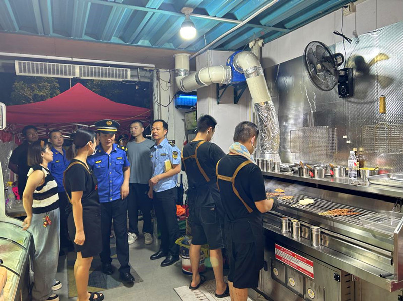 仙游县多部门联合开展餐饮油烟污染整治联合执法