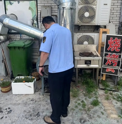 滨海路街道开展餐饮业油烟问题集中整治