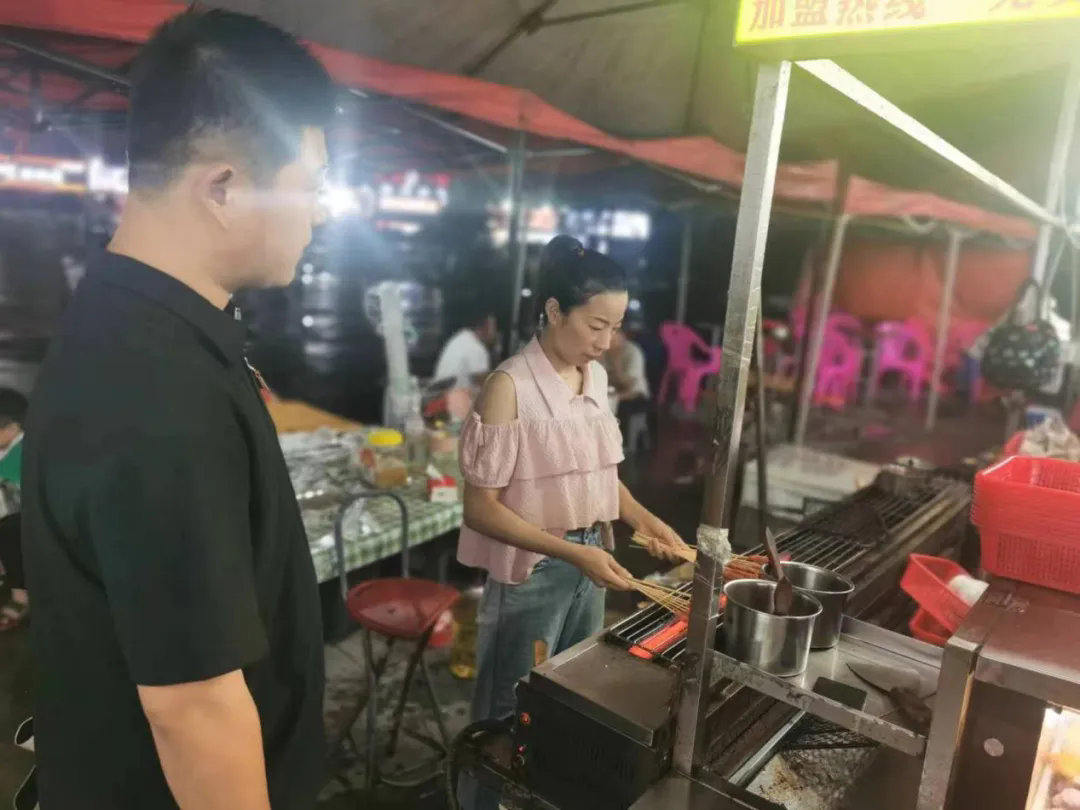 前进街道办事处开展餐饮油烟污染扰民问题整治工作