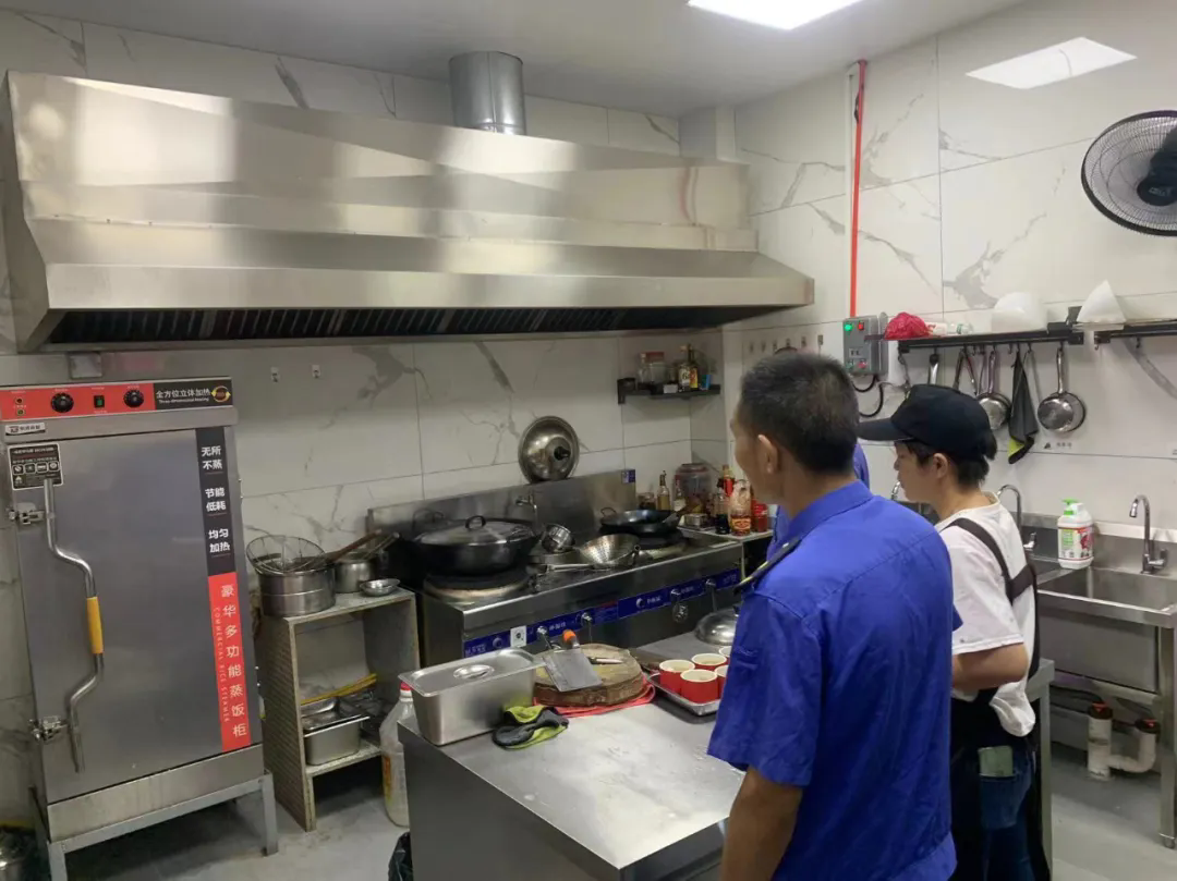 官桥镇开展餐饮油烟专项执法行动