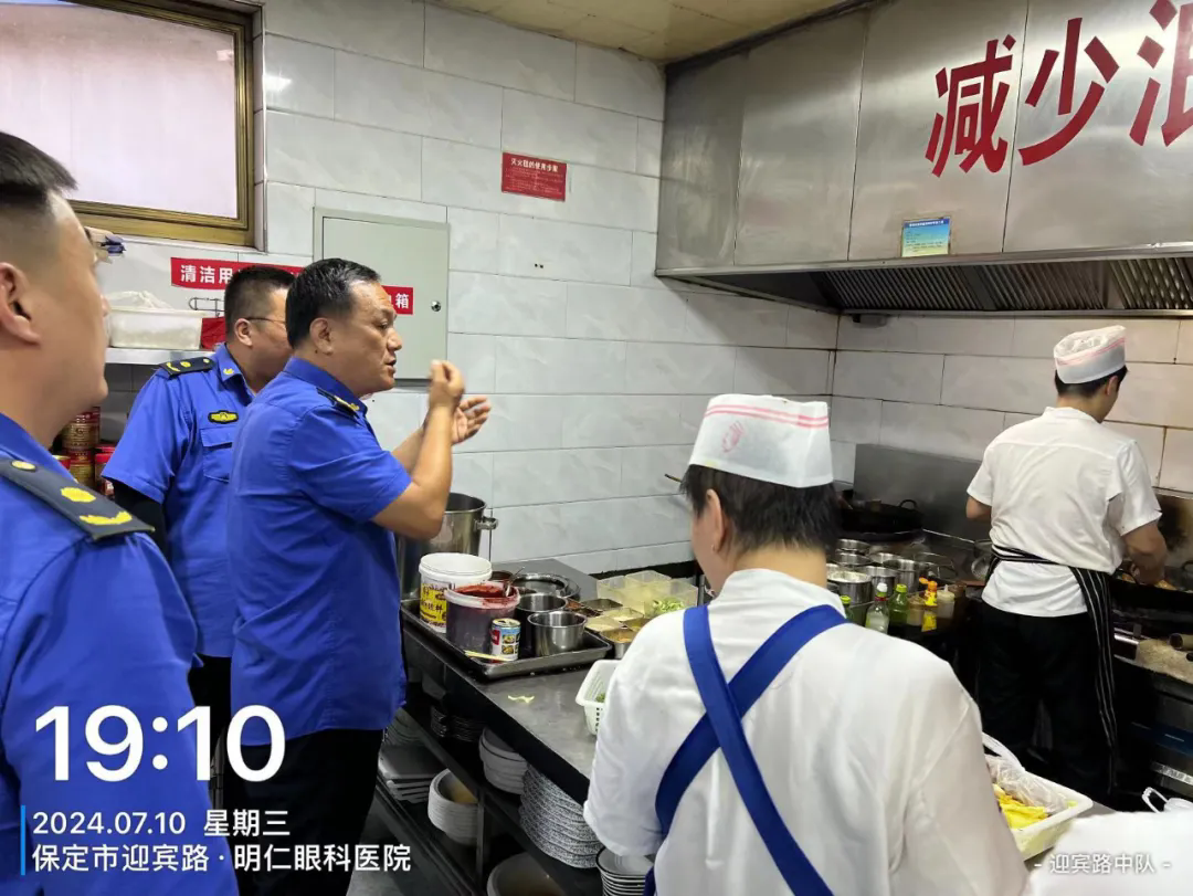 高碑店市执法局开展餐饮油烟治理检查