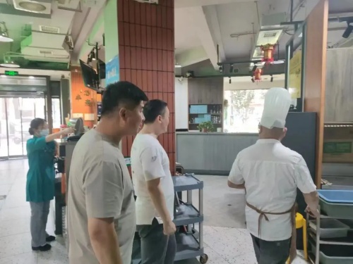 城西街道办事处开展餐饮业油烟整治宣传活动