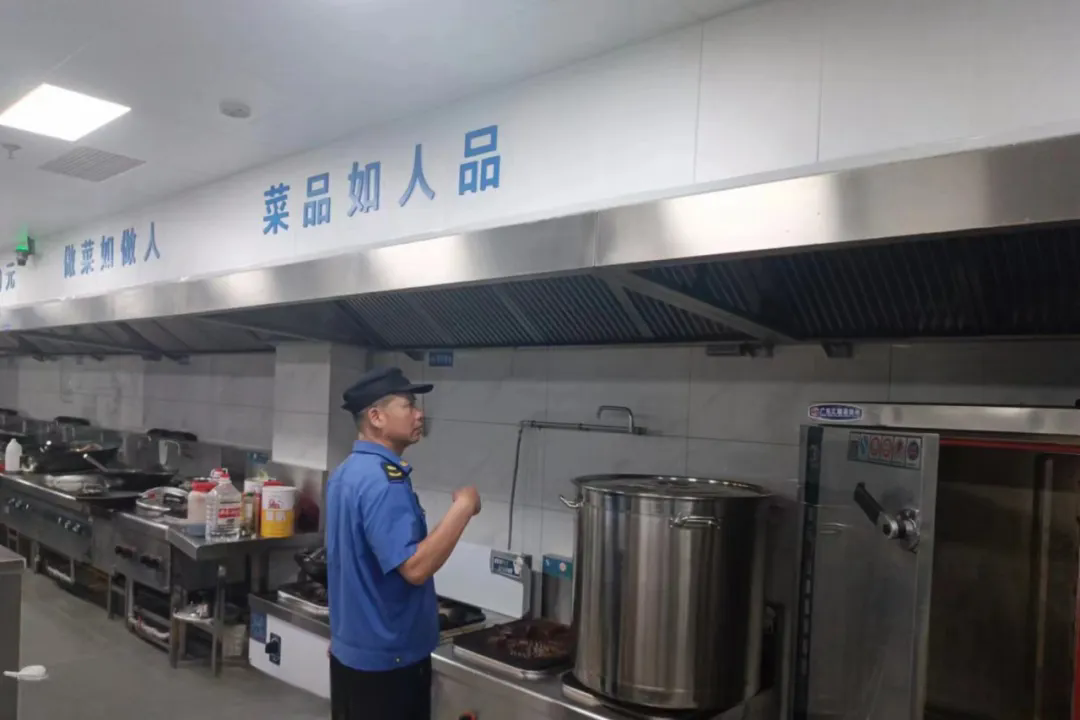 聊城市开发区行政执法大队多措并举严抓餐饮油烟整治